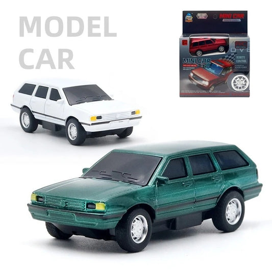 1: 64 Hot Selling Alloy Mini Remote Control Car Retro Sang Travel Car Model Lighting Remote Control Car Off-Road Vehicle Toy